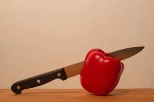 cuchillos arcos cocina pimiento unsplash | Cuchillos de Albacete